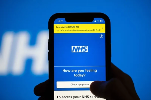 Image for article titled Would you like help setting up the NHS app?